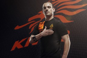2026世界杯104场比赛-C罗归来首秀惊艳，西班牙球迷疯狂膜拜